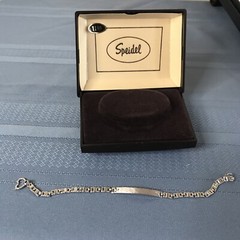 NIB Speidel ID Women’s Bracelet In Jeweler’s Original Box Silver Tone Beautiful