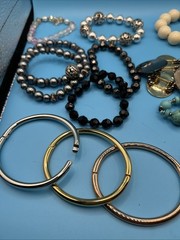Lot Of 18 Ass’t Style Bracelets Estate Jewelry (see Description)