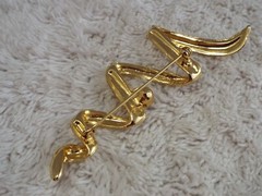 Goldtone Rhinestone Tornado Ribbon Pin (C72)