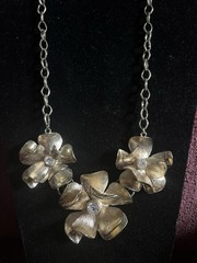 Signed “VCLM” Victorian Style Bold Y2K Gold Flower Necklace Bracelet Set 💕