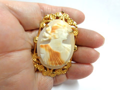vintage cameo y gold plated hd carved sz 1.75 in tall wtg 11.3 grams bust