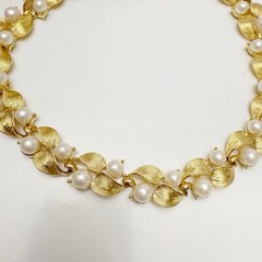 Vintage Faux Pearl Textured Goldtone Vine Leaves Leaf Collar Necklace 17”
