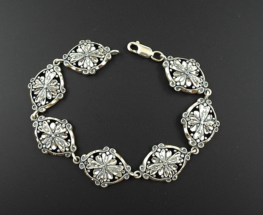 Vintage Signed M 925 Sterling Silver Diamond Cut Flower Link Bracelet 7.5″