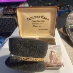 VTG Marathon 12k Gold Filled Floral Bangle Bracelet Princess Mara Box Paperwork
