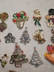 Lot Of 23 Christmas Brooches Pins Holiday Snowmen Trees, Etc Enamel Rhinestone