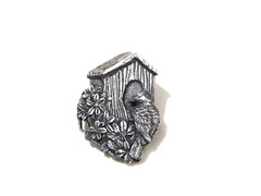 BIRDS AND BLOOMS pin brooch 1997 VINTAGE 1 1/4″ pewter Bird with Birdhouse