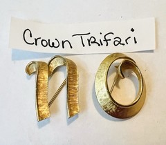 100 Vintage INITIAL Letter Brooch Pins Lot 35 Signed Trifari Sarah Anne Klein
