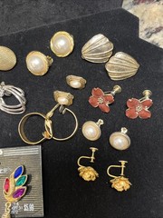 Vtg clip on earrings 14 Pairs Silver Gold Tone Metal Faux Stones Mixed Materials