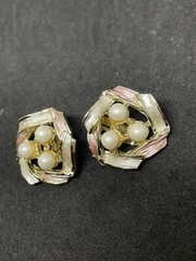 VTG Signed Judy Lee Clip On Earrings Faux Pearls GoldTone Enamel 1.1” READ!