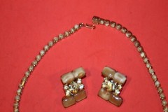 Beautiful Vintage Unsigned Glass SLAG Brown Stone Necklace & EariNGS 1970’s