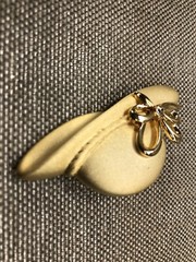 Vintage Tona Signed Satin Gold Toned Hat Brooch Pin [ML07]