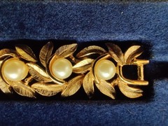 Vintage 1971 Avon “Evening Creation” gold-tone bracelet w/faux Pearls NOS 7 in