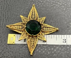Vintage 80s HUGE Gold Tone Filigree Star Brooch Celestial Green Rhinestone Pin