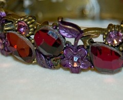 VINTAGE JEWELRY Bracelet Stretchable Floral Very Pretty Bracelet!