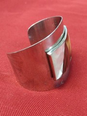 Vintage 1970s Silver Toned Metal Cuff bracelet with Onyx and Shell Inlay