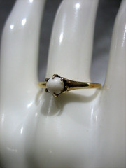 VINTAGE 14K YELLOW GOLD WHITE STONE SOLITAIRE RING SIZE 7.5