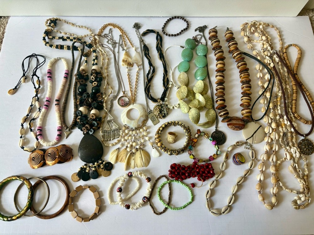 Vintage – Modern Wooden Boho Natural Jewelry Lot Puka Ocean Brown 35+ MoP