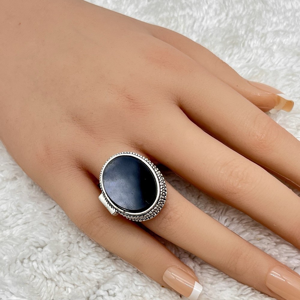Vintage Poison Ring Black Glass Stone Locket Silver Tone Size 6.25