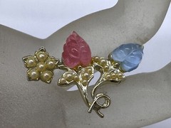 ESTATE VINTAGE PASTEL BLUE PINK CARVED GLASS SEED PEARL FLOWER BROOCH PIN