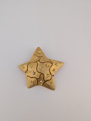 Vintage Signed JJ Brushed Gold Tone White Glass Rhinestone Chunky Star Brooch