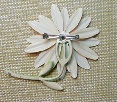 CLASSIC VINTAGE ORANGE / PEACH ENAMEL FLOWER DAISY METAL BROOCH ✨