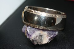 Vintage Silver Alloy Metal Ladies Engraved edge Bangle 1″ Wide Bracelet 6″ 56Gr