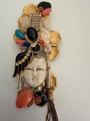 VINTAGE ASIAN BROOCH WITH CARVED FACE AND JEWLEL SIGNED