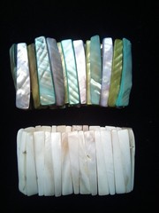 Lot of 2 Vintage Mother-of-Pearl Abalone Shell Stretch Bracelets 1-3/4″ Wide