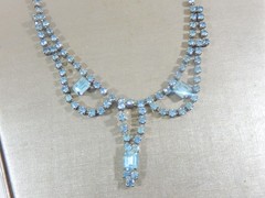 VTG SKY BLUE ALL PRONG SET EMERALD & ROUND RHINESTONE FESTOON NECKLACE