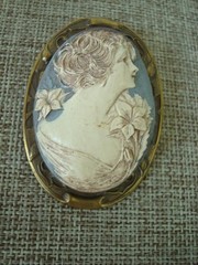 Vintage Nouveau Revival High Relief Gray Cream Cameo Lady Flowers Brooch KJ