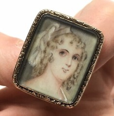 Antique Georgian 15K Gold Miniature Portrait Brooch of Young Woman, Late 18th C