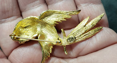Lind-Gal LG Gold Tone Red Eyed Parrot Parakeet Pin Brooch Bird Vintage Jewelry
