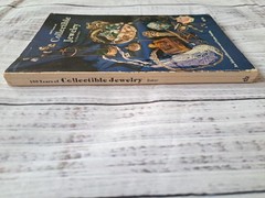 Collectible Jewelry 1850-1950 Hatpins Brooches Necklaces Etc. / Book + Values