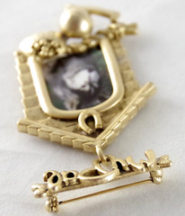 3″ VTG c1980’s DANECRAFT “MY PAL” DOG-THEMED PHOTO FRAME GOLD TONE PEWTER BROOCH