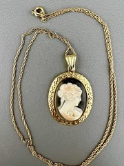 Vintage Cameo Necklace Resin Lady with Rhinestone Black Cream Gold Tone 23”