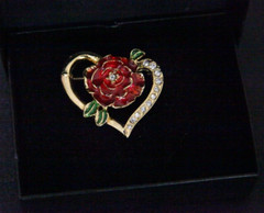 Vintage Gold Tone Red Green Heart w/Rhinestone Brooch Pin Size 1.5″ X 1.5″ BB836