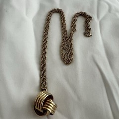 Vintage Gold Tone Ribbed Love Knot Pendant intertwine Necklace Chunky Rope Chain