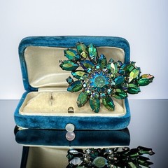 Vintage 1950s Peacock AB Emerald Rhinestone Brooch Silver Tone Marquise Chaton