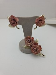 Vntg Gold Dusted Mauve Pink Delicate Rose Clip Earrings And Brooch Gold Tone M10