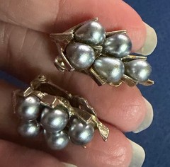 Vintage Signed ART Costume Faux Pearls TearDrop Clip On Earring 1 inch