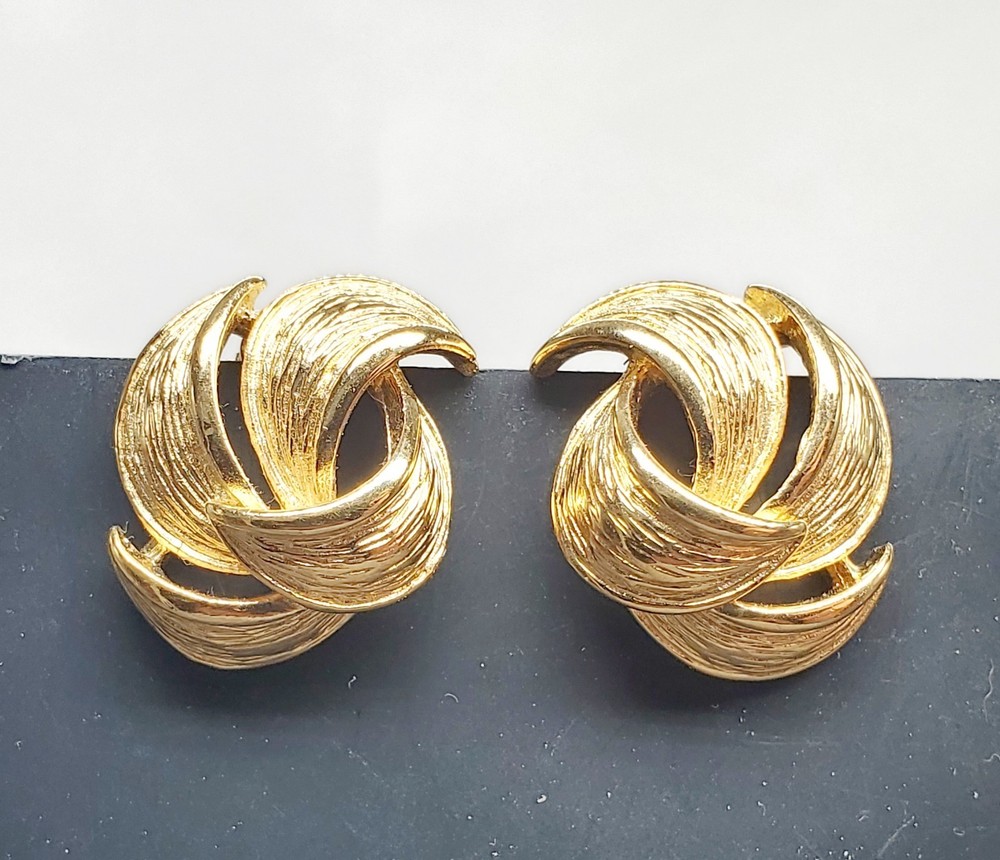 Vintage Signed Givenchy Gold Tone Swirl Clip Earrings 21mm X 18mm Paris New York