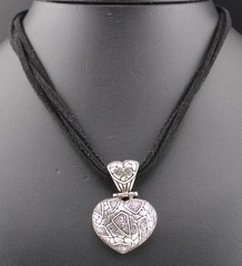 Sterling Silver Southwestern 1 5/8″💖Heart Pendant 16″ Black Leather Necklace