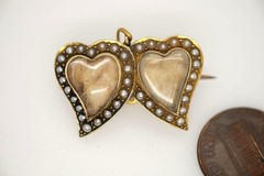 ANTIQUE VICTORIAN ENGLISH 15K GOLD PEARL JOINED WITCH’S HEARTS LOCKET BROOCH