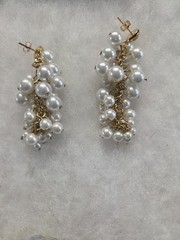 Vtg nos gold tone faux pearl Grape Cluster pierced Earrings