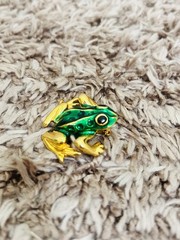 AAI Green Enamel Gold Tone Frog Brooch Pin Vintage Signed