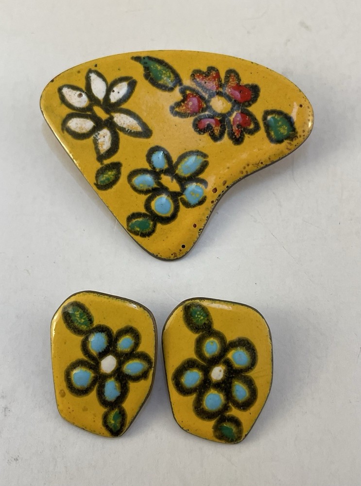 Vin. MCM Italian Enamel on Copper Brooch & Clip Earrings Set Yellow Floral Italy