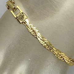Gold Tone Flat Chain Woven Bracelet Textured Fold Over Clasp Everyday Work 7.25″
