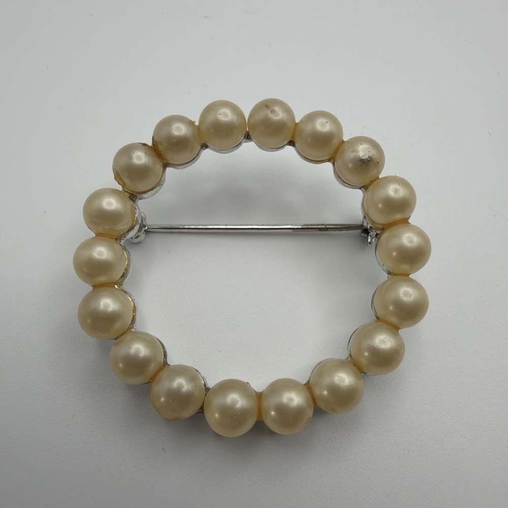 Vintage Marvella Circle Faux Pearl Infinity Brooch