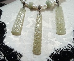 STUNNING VINTAGE CULTURED PEARL CARVED CELADON JADE STATEMENT NECKLACE WOOD BOX!