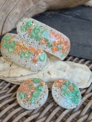 Vtg 50’s Lucite Confetti Seashell Clamper Bracelet & Clip Earrings Beautiful set